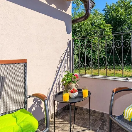 Guest house Wine And Roses Loborika